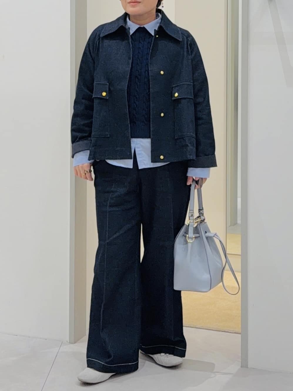タナさんの「THE SHOP TK｜大人かっこいい 軽やかデニム＆チノブルゾン」を使ったコーディネート
