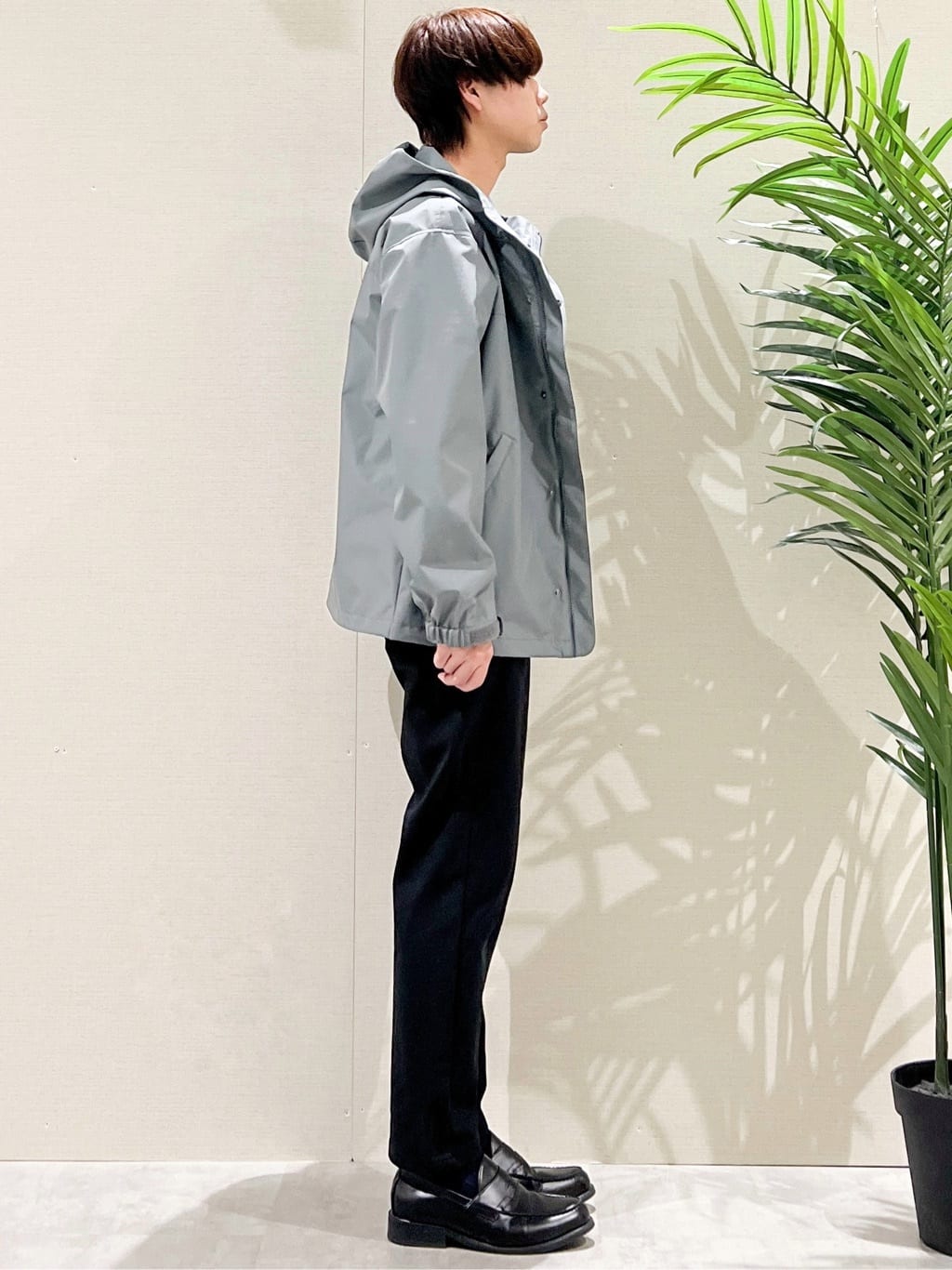 SHI-MAさんの「THE SHOP TK｜【季節の変わり目に最適】ナイロンマウンテンパーカ  防風/洗濯機OK」を使ったコーディネート