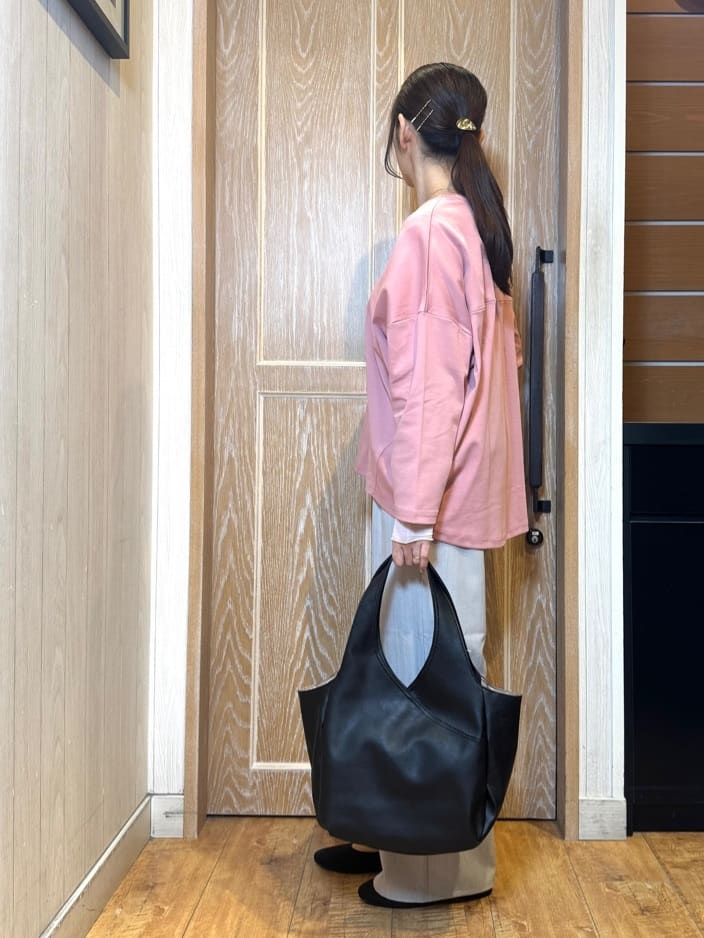 KAORIさんの「SHOO･LA･RUE｜【洗濯機可/UV/綿100％】体型カバーが叶う ゆるトップス」を使ったコーディネート