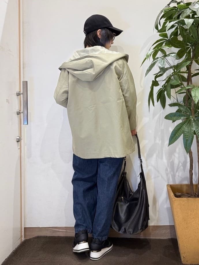 misakiさんの「SHOO･LA･RUE｜【防花粉/洗濯機可/S-LL】ゆったり着られる 大人のテントフーディージャケット」を使ったコーディネート