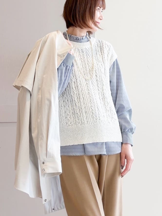 yamakoさんの「grove｜【撥水／シルエット2WAY】羽織るだけでサマになる、スタンドネックテントラインコート」を使ったコーディネート