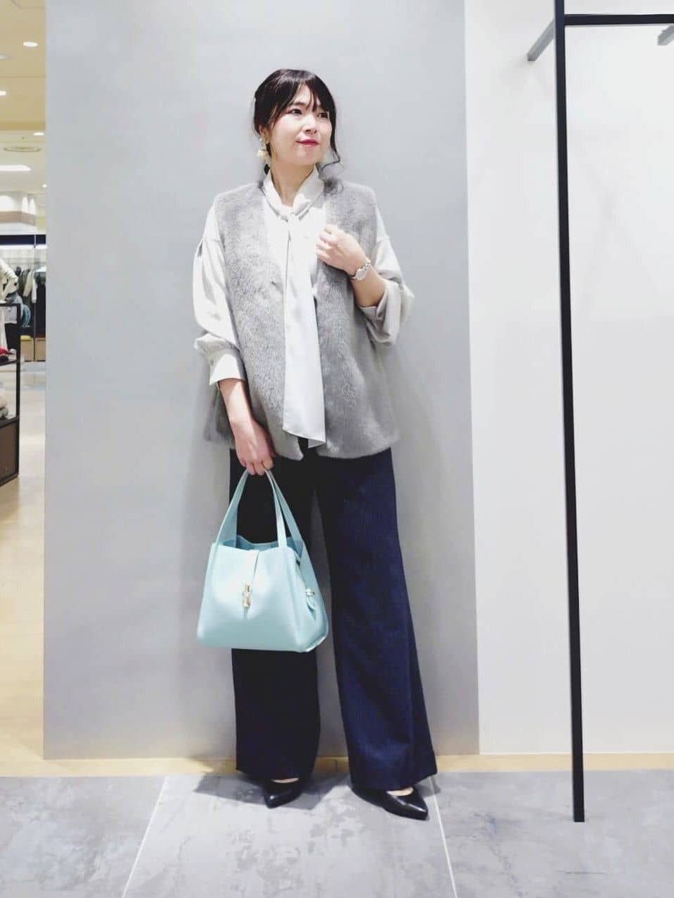 TOMOMIさんの「INDIVI｜【合皮／ミドルサイズ】春カラーフォルムバッグ」を使ったコーディネート