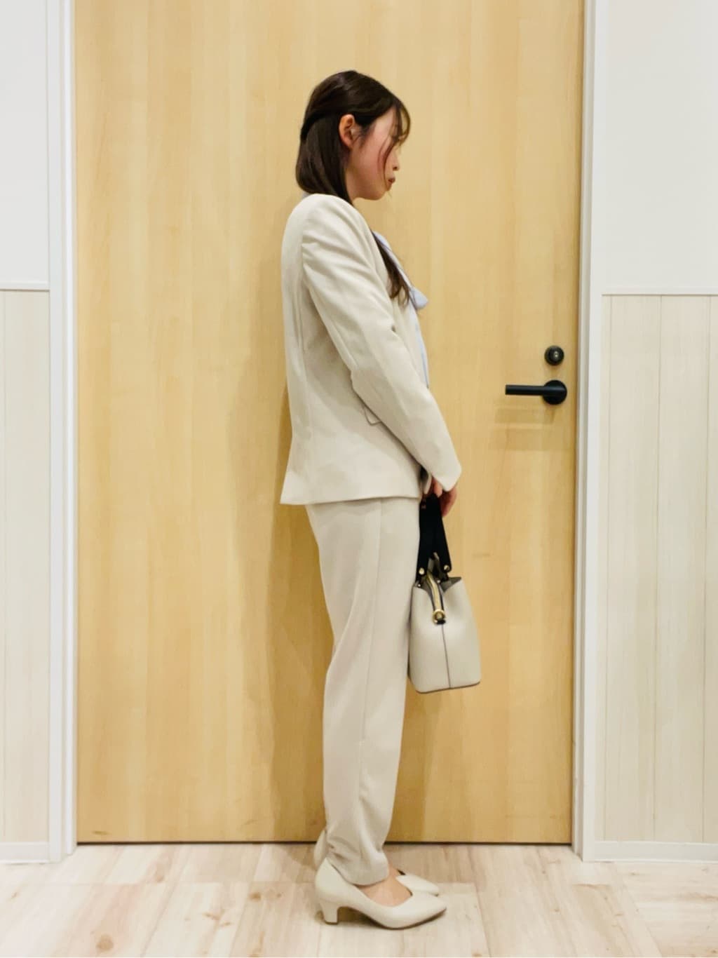 minamiさんの「SHOO･LA･RUE｜【洗濯機可/セットアップ可/S-3L】きちんと楽に。カットジョーゼットノーカラージャケット」を使ったコーディネート