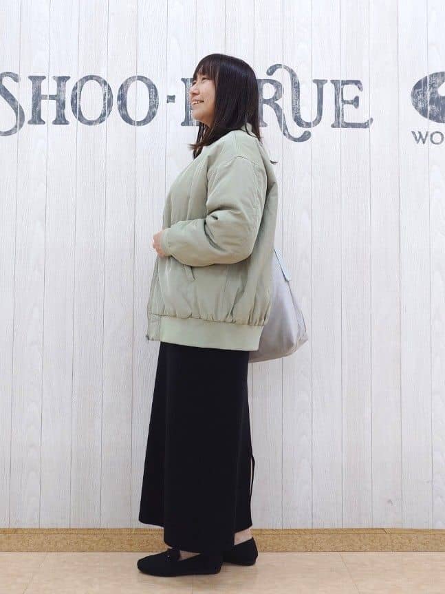 とろろさんの「SHOO･LA･RUE｜【洗濯機可/セットアップ可/毛玉になりにくい】心地よく穿ける ニットナロースカート」を使ったコーディネート