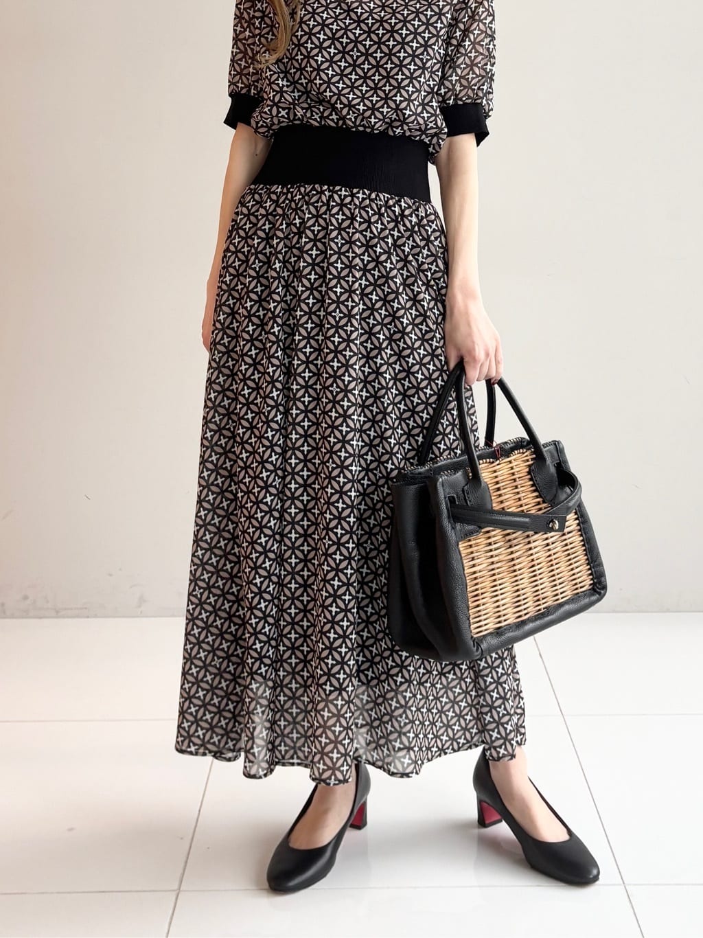 清水夏姫さんの「DRESSTERIOR｜【再入荷/otonaMUSE5月号掲載/ウォッシャブル】オーバーラップサークル シアードレス」を使ったコーディネート