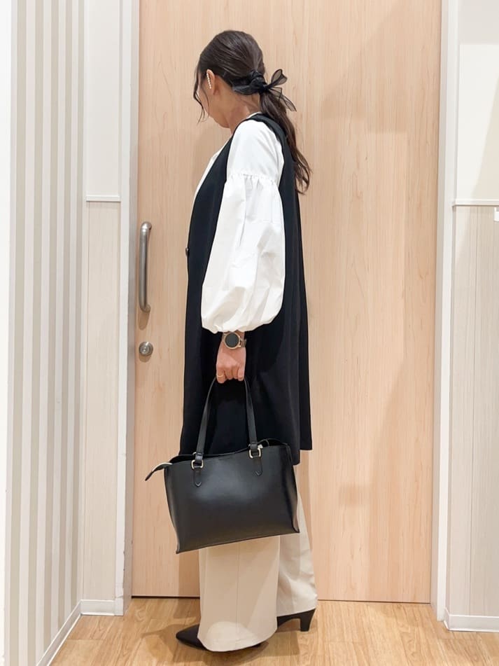 natsumiさんの「SHOO･LA･RUE｜【洗濯機可/S-LL】ふんわりとしたお袖が愛らしい ジレスタイルに合うブラウス」を使ったコーディネート