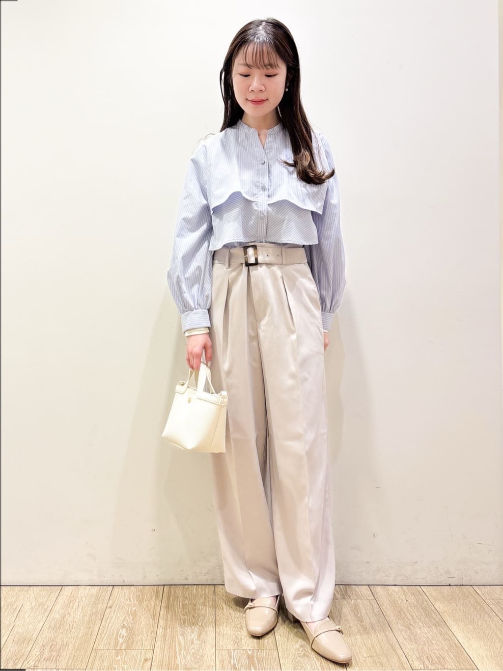 ayaさんの「index｜フリルキーネックシャツ【洗濯機OK／イージーアイロン／防シワ】《XS～LL／7col》」を使ったコーディネート