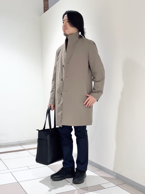 及川さんの「TAKEO KIKUCHI｜撥水ツイル スタンドカラー コート」を使ったコーディネート