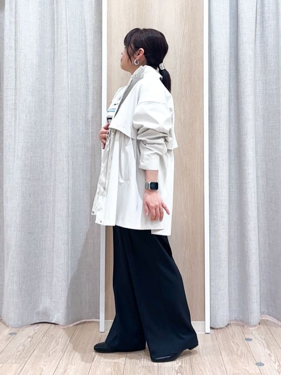 naoさんの「grove｜【撥水／シルエット2WAY】羽織るだけでサマになる、スタンドネックテントラインコート」を使ったコーディネート