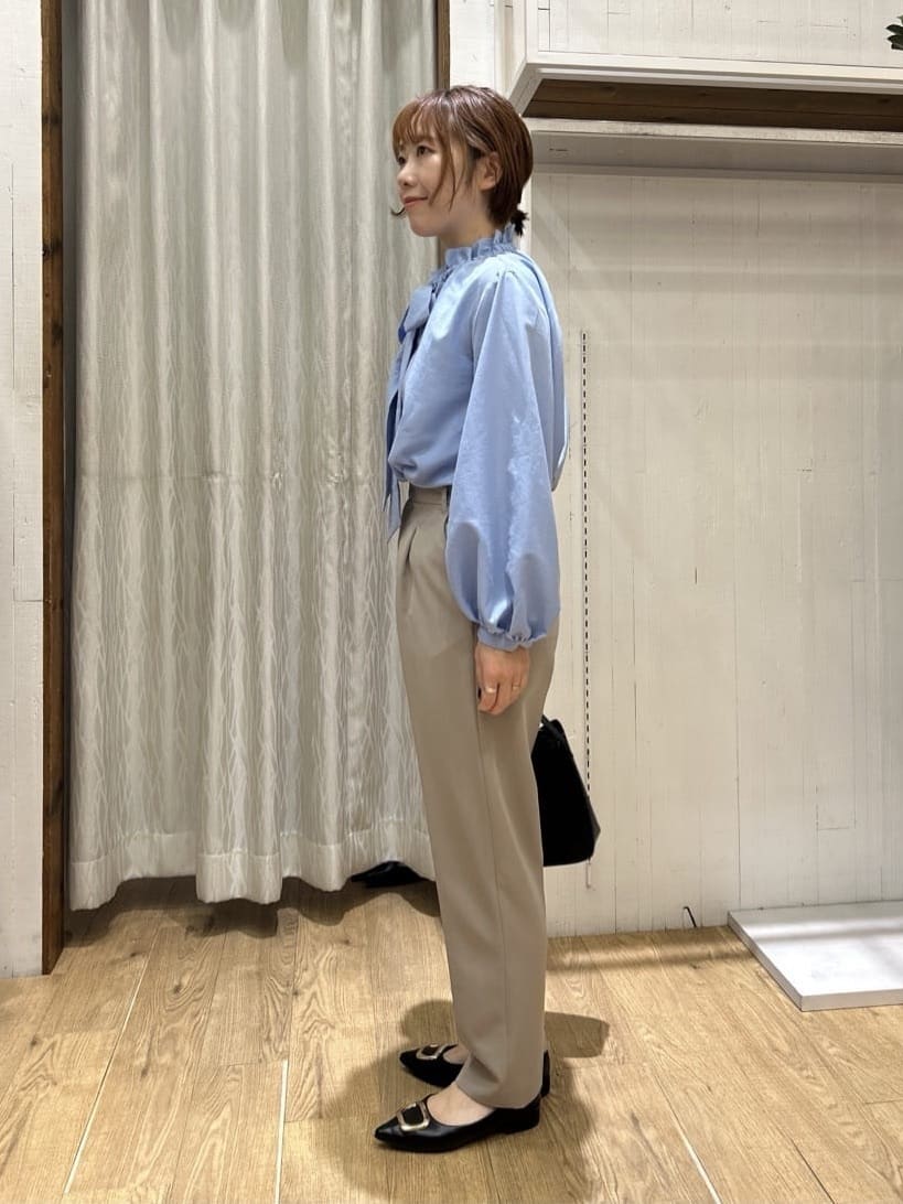 ga_riさんの「THE SHOP TK｜【通勤にもカジュアルにも】ギャザーリボンタイブラウス」を使ったコーディネート