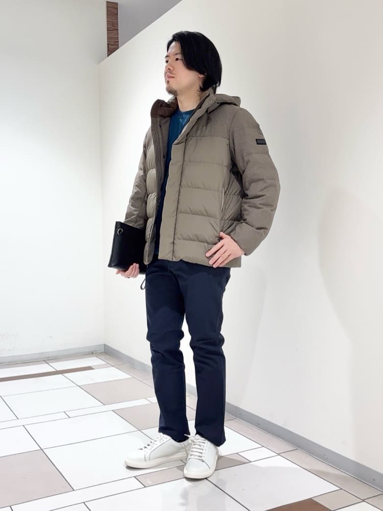 及川さんの「TAKEO KIKUCHI｜カラーコンビ ダウンブルゾン」を使ったコーディネート