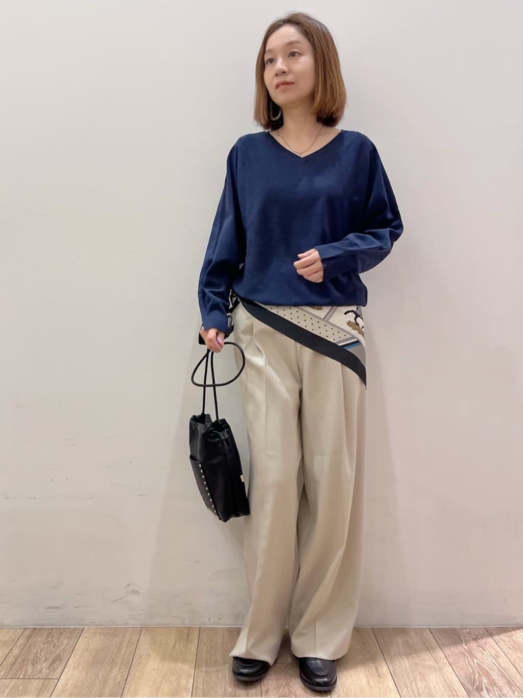 kcさんの「OPAQUE.CLIP｜リラクシードルマンスリーブニット【洗濯機OK／抗ピル】」を使ったコーディネート