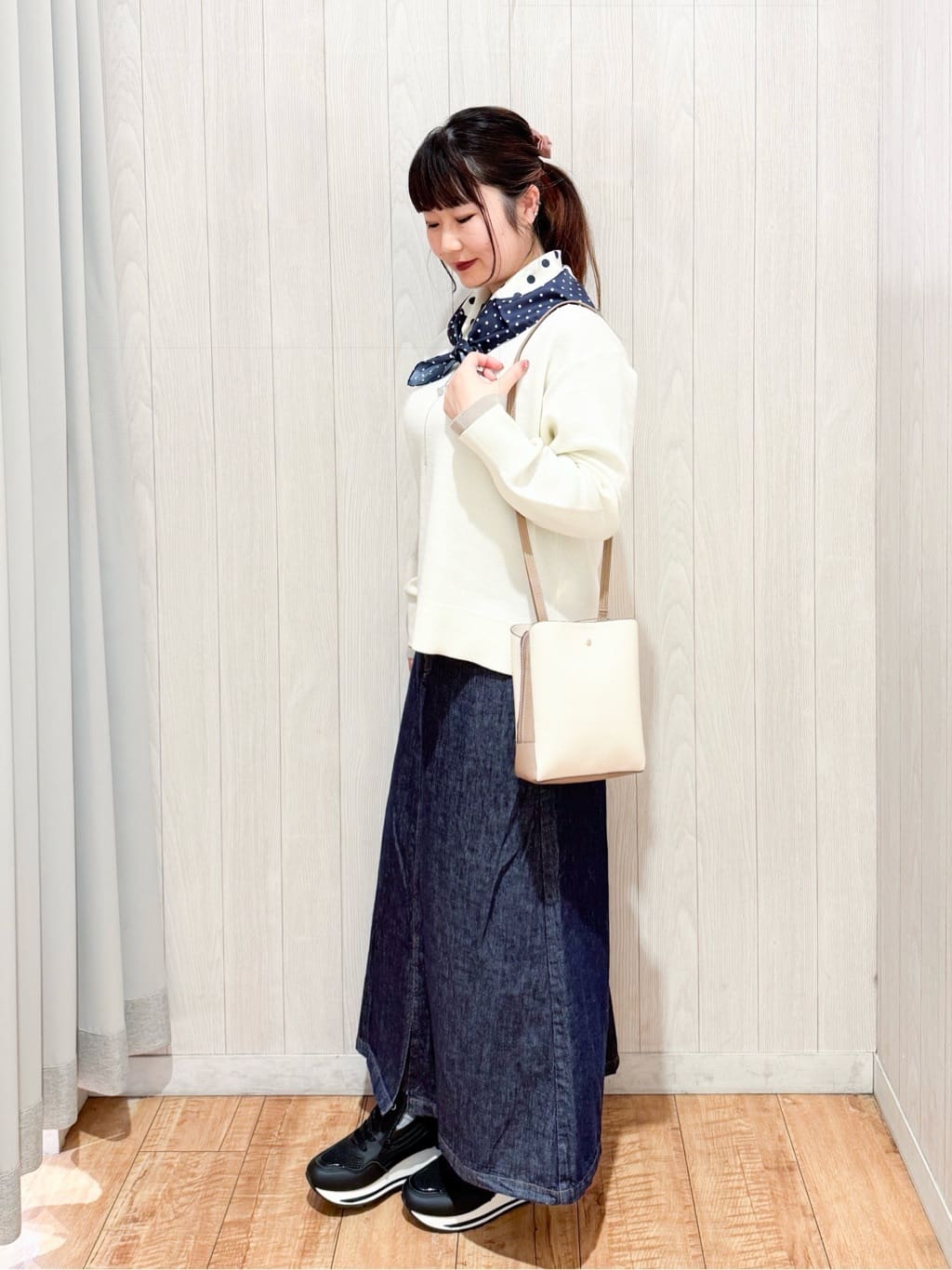 愛さんの「SHOO･LA･RUE｜【洗濯機可/S-LL/インしなくても着られる】1枚で決まる　レイヤード風スウェットライクニット」を使ったコーディネート