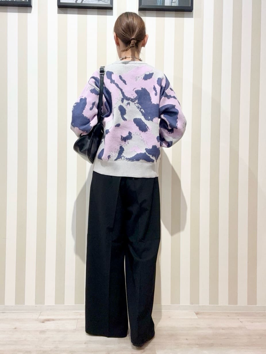 まつこさんの「SHOO･LA･RUE｜【洗濯機可/S-LL】1枚で華やかに ラメ入りニュアンス柄ニット」を使ったコーディネート