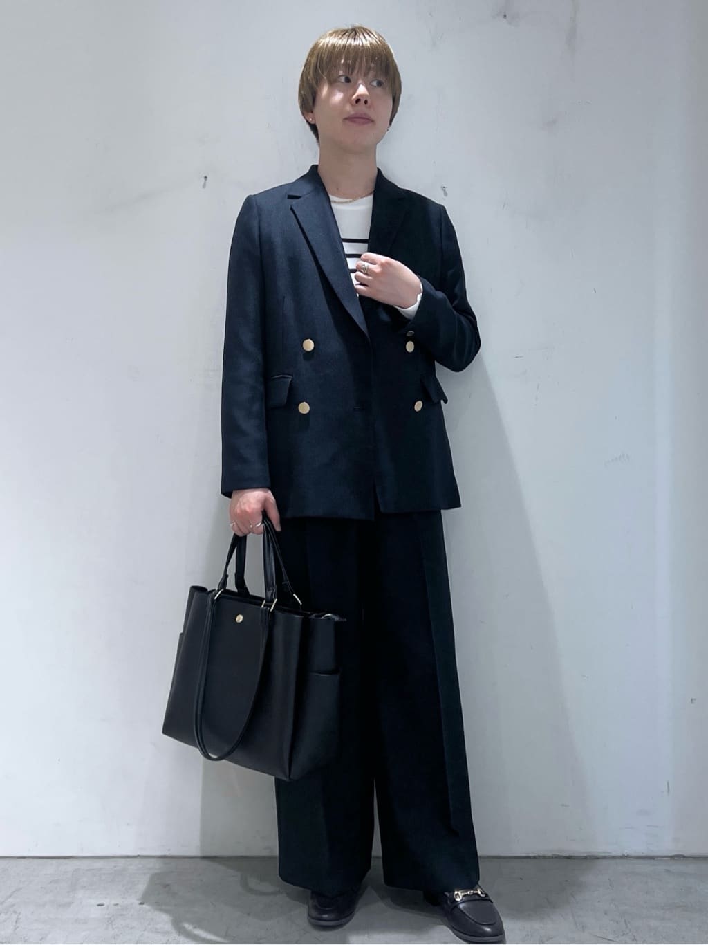 JINさんの「OPAQUE.CLIP｜金ボタン使いリラクシーニット【洗濯機OK】」を使ったコーディネート