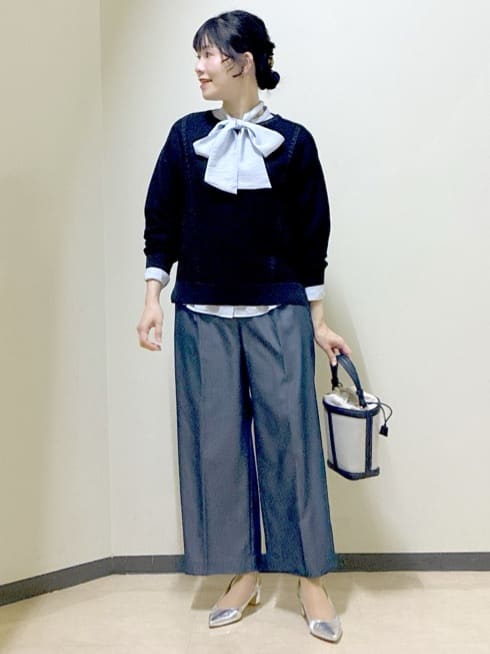  beni_gingerさんの「Reflect｜【通勤／ボウタイ取り外し可】ボウタイ付きバンドカラーブラウス」を使ったコーディネート