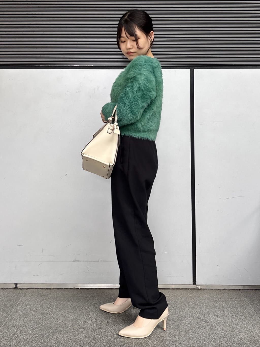 まっきーさんの「ESPERANZA｜【12時間パンプス】約7.5㎝　歩きやすくて疲れにくい」を使ったコーディネート