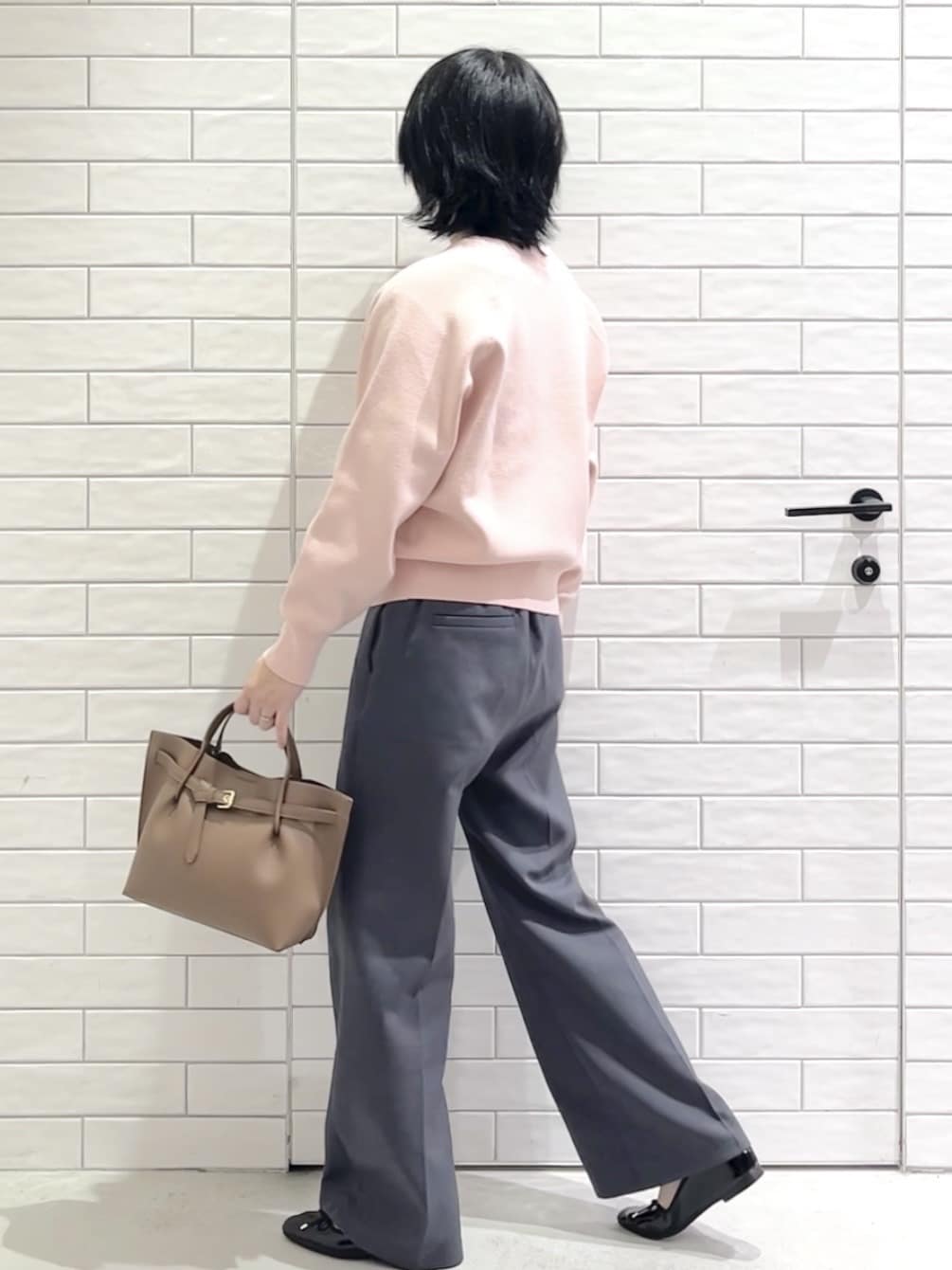 しおりさんの「OPAQUE.CLIP｜スウェットライクニット【洗濯機OK】」を使ったコーディネート