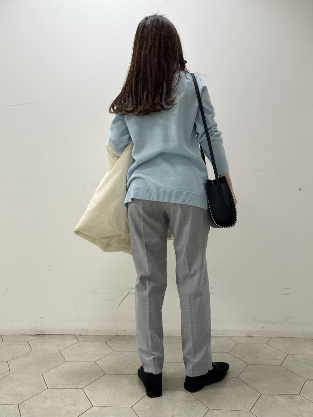 kahoさんの「INDIVI｜【洗える／チュニック丈／カシミヤ混】スリットデザインVネックニット」を使ったコーディネート