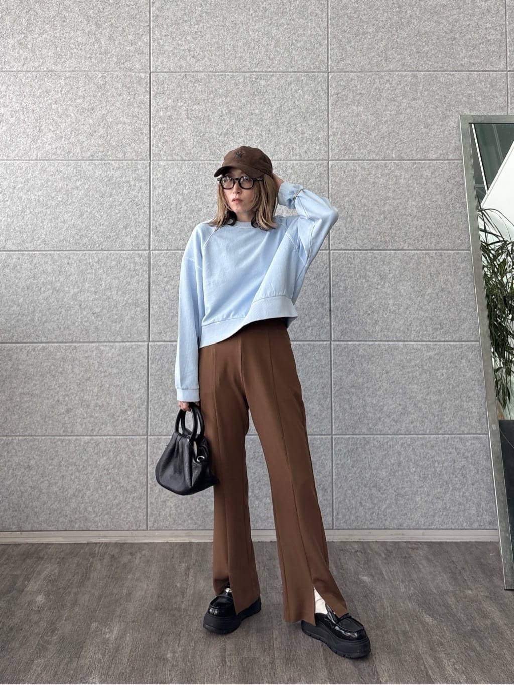 kotakiさんの「INDIVI｜スリットフレアスキニーパンツ」を使ったコーディネート