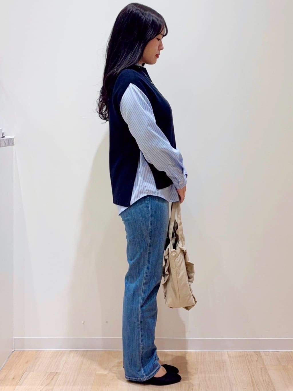 minamiさんの「grove｜【選べる着丈】大人のためのストレートデニムパンツ」を使ったコーディネート