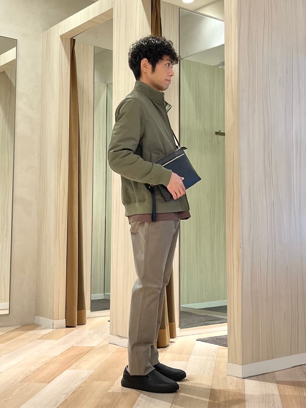 URAさんの「TAKEO KIKUCHI｜スタンドカラー ショート リブ ブルゾン」を使ったコーディネート