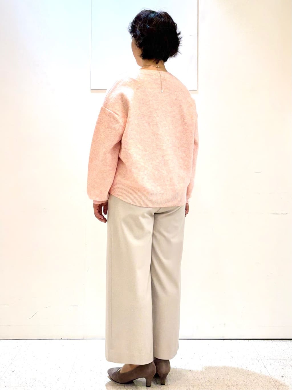ヤスコさんの「Reflect｜【選べる5色／ゆったりシルエット】Vネックスパンコールニット」を使ったコーディネート