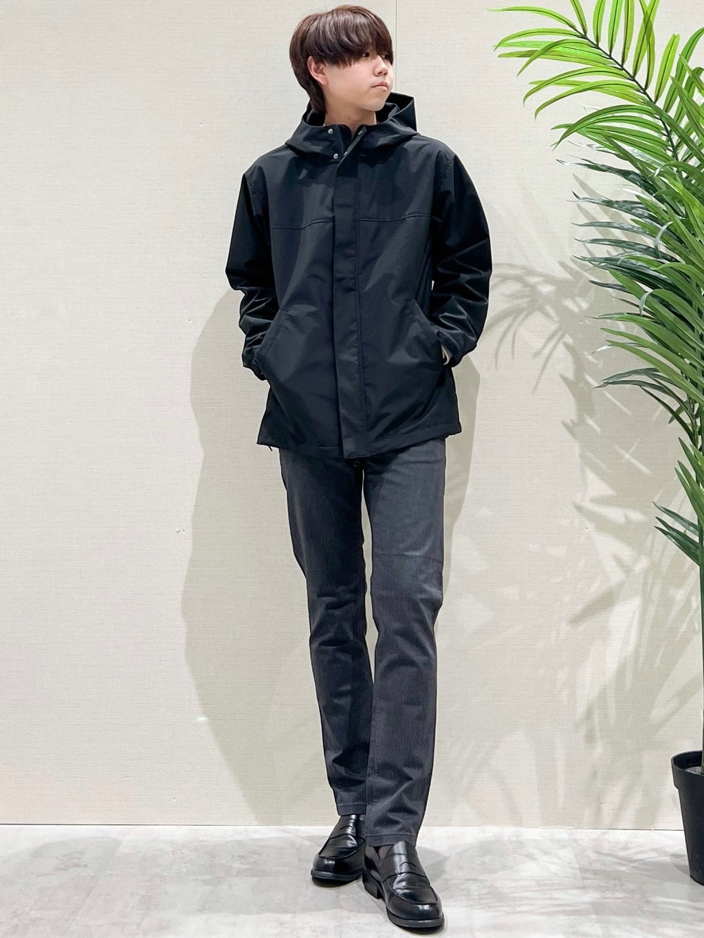SHI-MAさんの「THE SHOP TK｜【季節の変わり目に最適】ナイロンマウンテンパーカ  防風/洗濯機OK」を使ったコーディネート