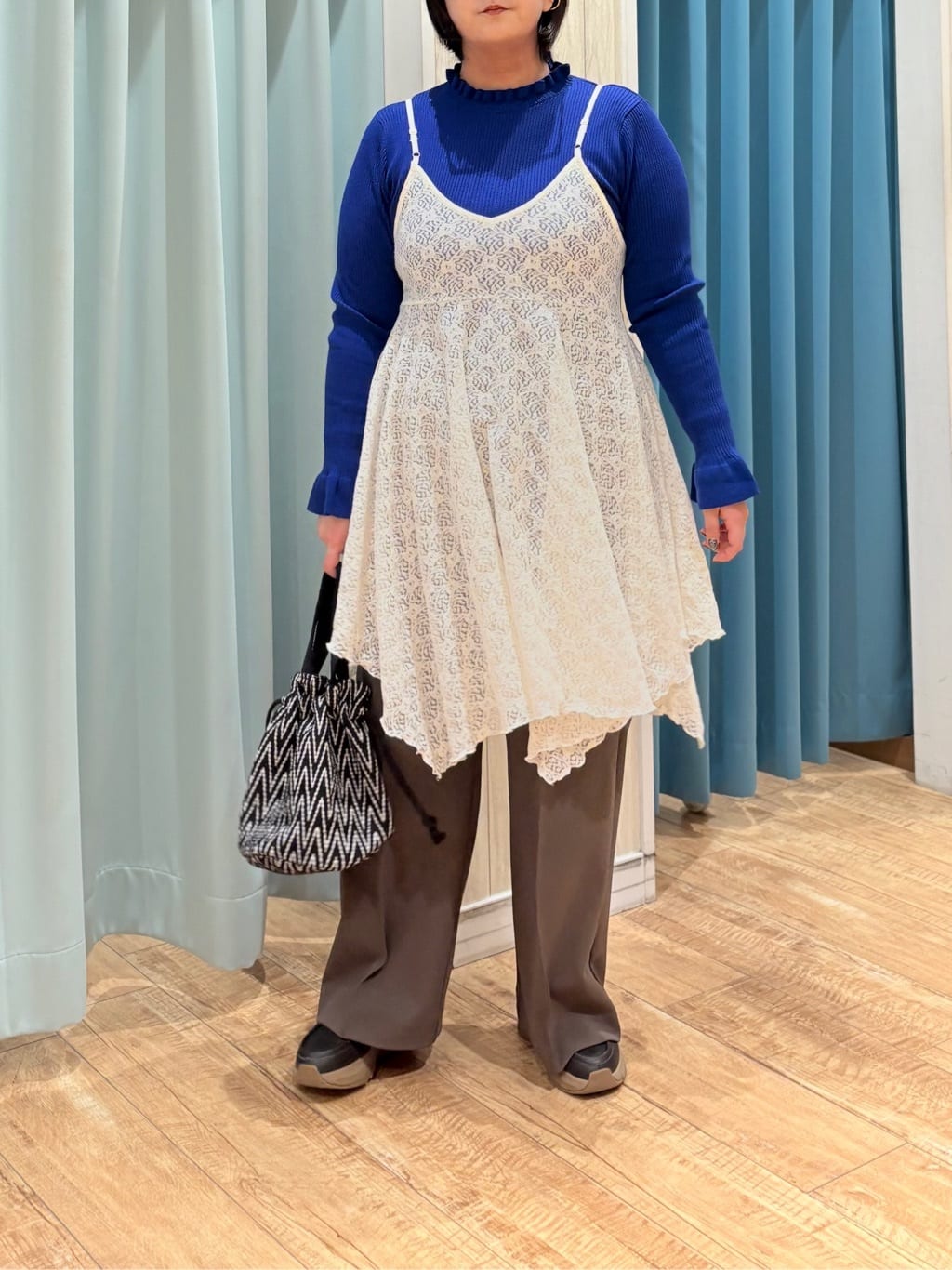 砂糖さんの「SHOO･LA･RUE｜【前後2WAYネック】レイヤードスタイルにおすすめ レースキャミチュニック」を使ったコーディネート