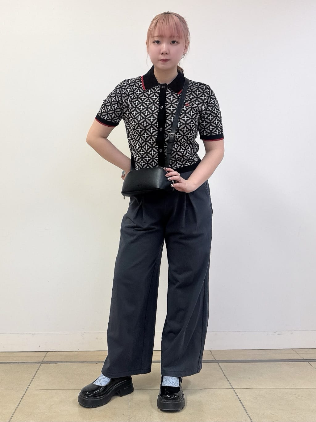 なかもとあきさんの「DRESSTERIOR｜オーバーラップサークルニットシャツカーデ」を使ったコーディネート