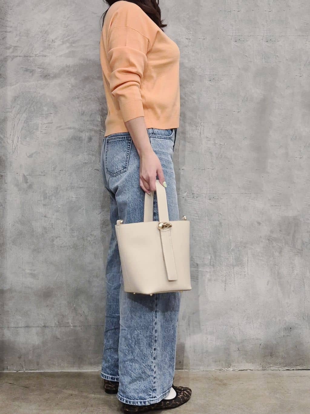 ひさえさんの「THE SHOP TK｜【S-XLサイズ/上品見えが叶う】Vネックニット/洗濯機OK」を使ったコーディネート