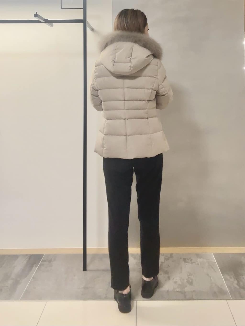 MAIさんの「INDIVI｜【名品／撥水／抗菌防臭】ショート丈リサイクルダウンコート」を使ったコーディネート
