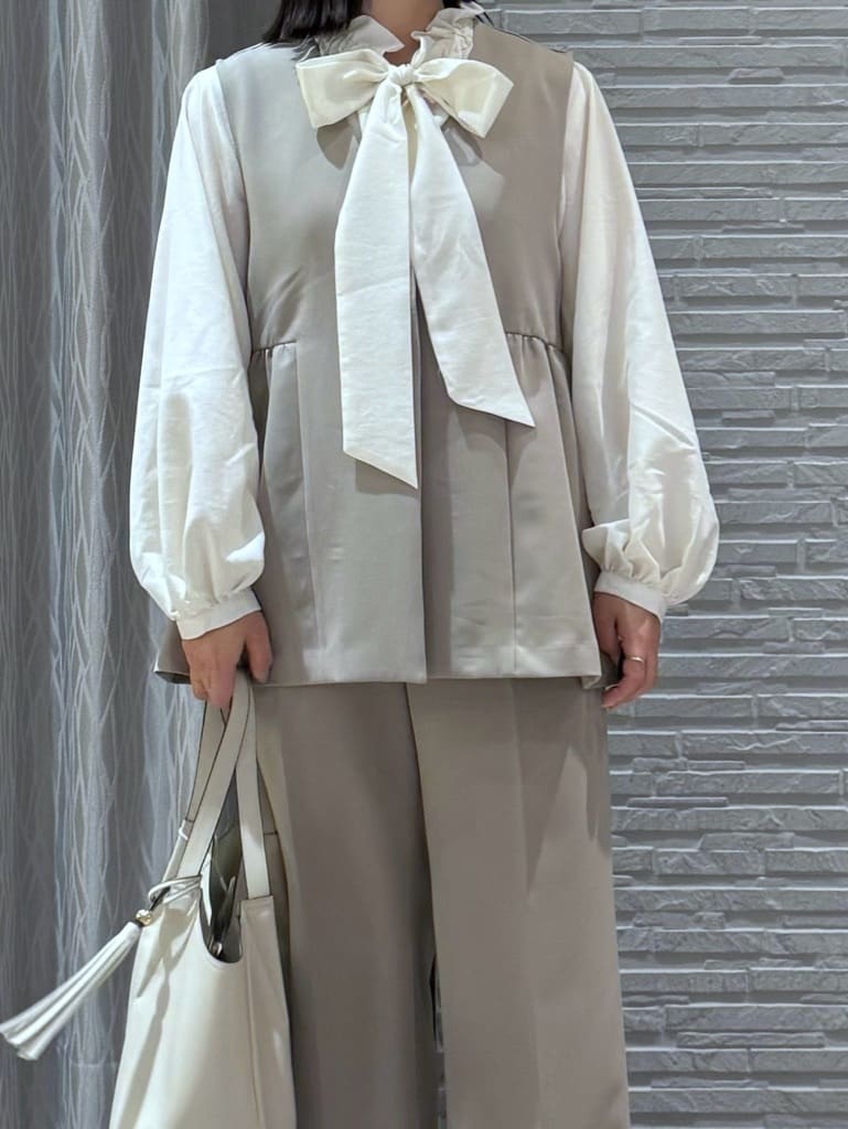 chさんの「THE SHOP TK｜【通勤・きちんと見えに】ダブルクロス ペプラムジレ/セットアップ可」を使ったコーディネート