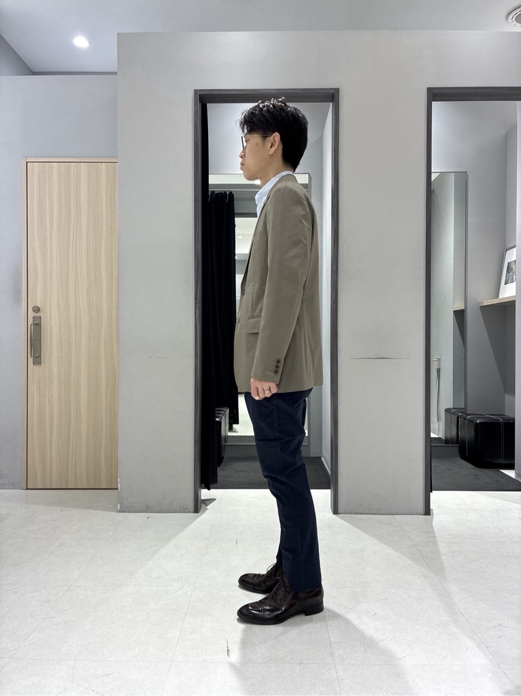 わいずみさんの「TAKEO KIKUCHI｜【360&deg;ストレッチ／軽量】None Of Stress ライト ジャケット（セットアップ対応）」を使ったコーディネート