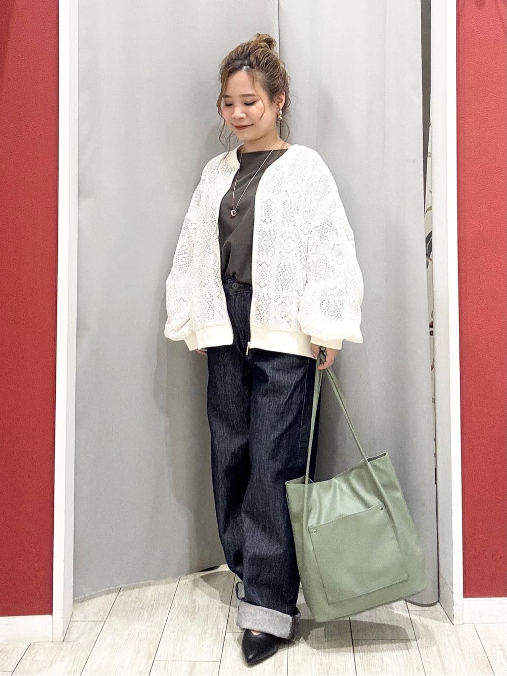 shioさんの「SHOO･LA･RUE｜ちょうどいい華やかさ　ふんわりレースブルゾン」を使ったコーディネート
