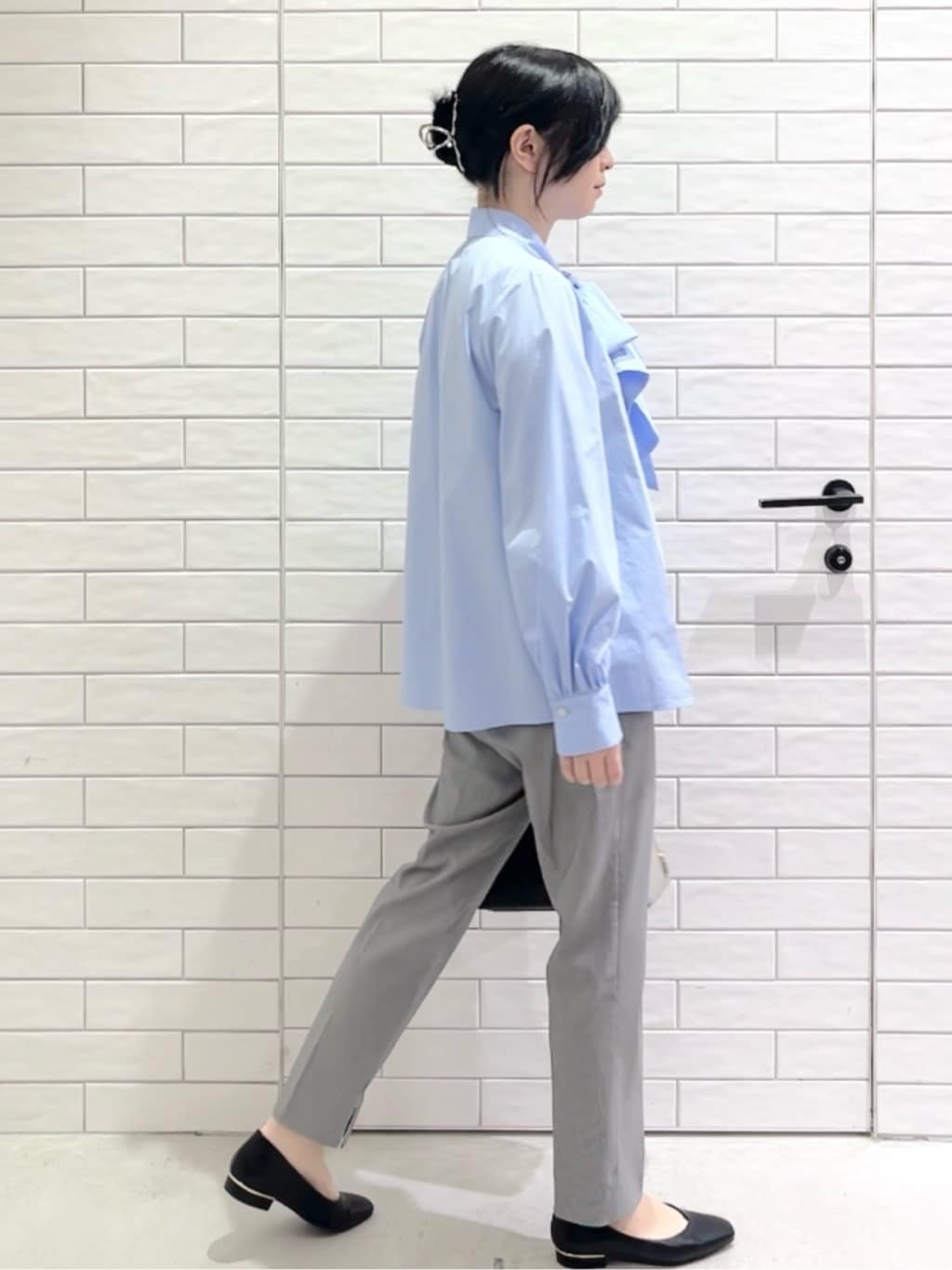 しおりさんの「OPAQUE.CLIP｜《通勤対応》ボウタイシャツブラウス【洗濯機OK】」を使ったコーディネート