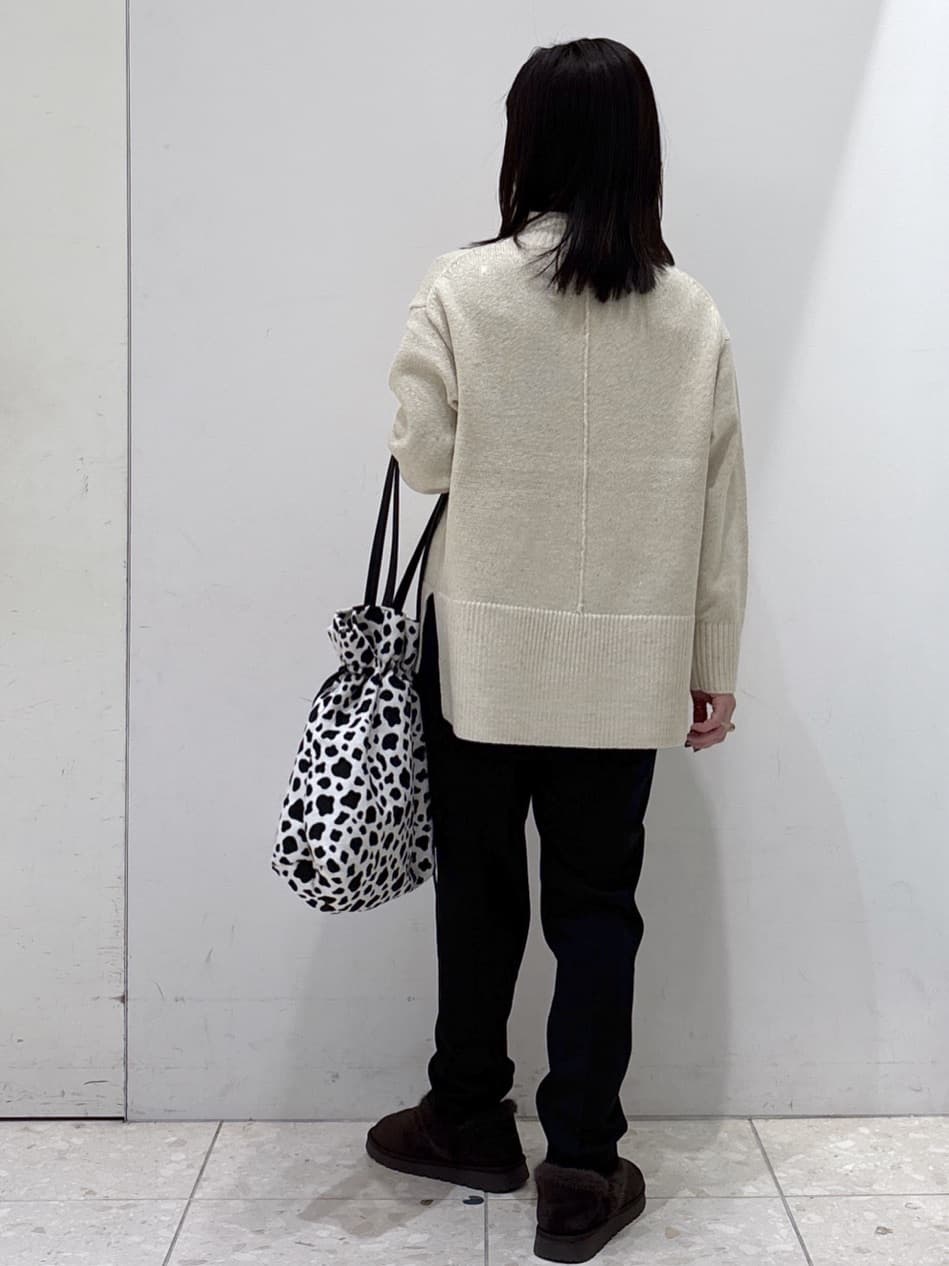 mameさんの「OPAQUE.CLIP｜ウォームタッチ イージーテーパードパンツ【洗濯機洗OK／ストレッチ】」を使ったコーディネート