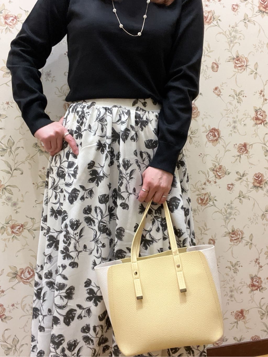 ゆっきーさんの「SHOO･LA･RUE｜【洗濯機可/S-LL/アンサンブル可】結局、シンプル クルーネックニット」を使ったコーディネート