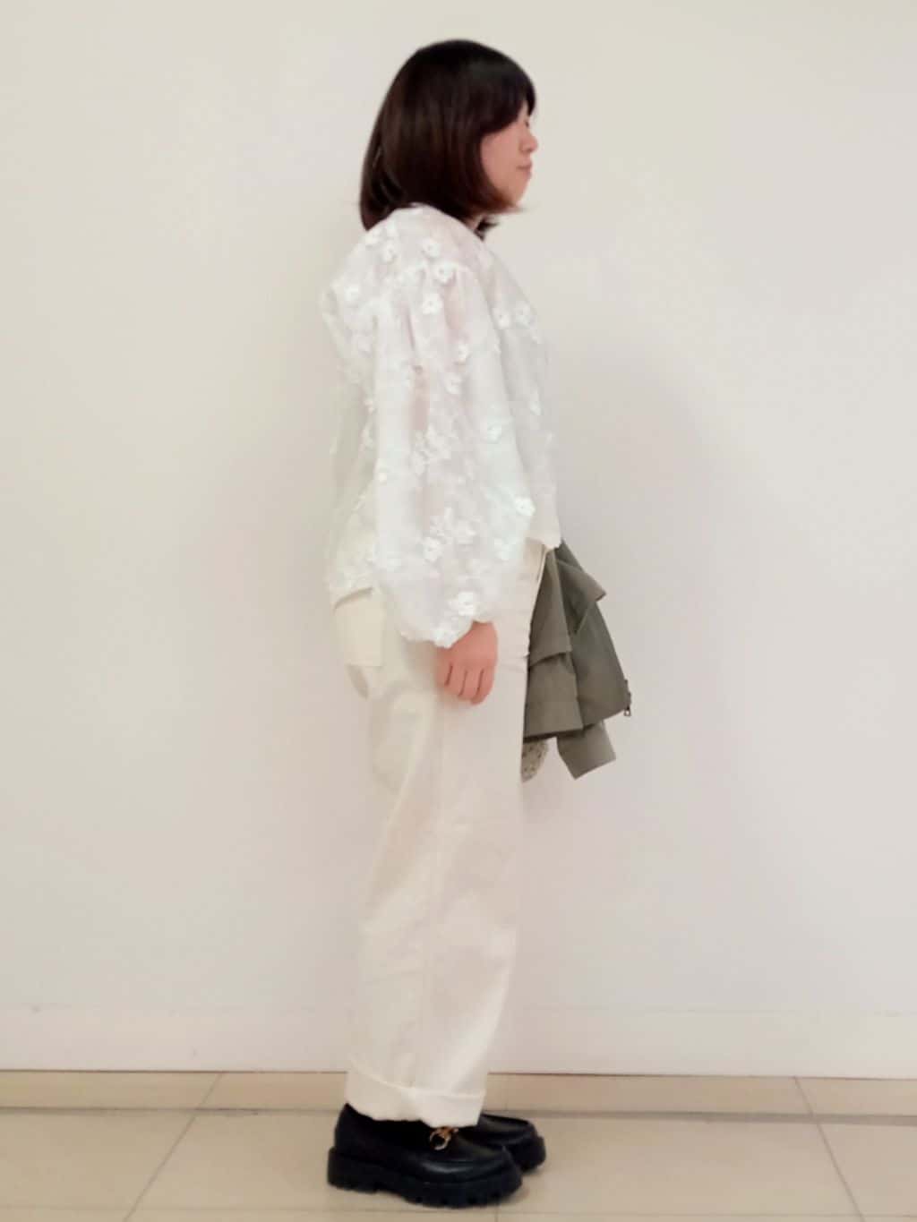 emiさんの「DRESSTERIOR｜【ウォッシャブル/撥水素材】撥水ツイル マウンテンパーカー」を使ったコーディネート