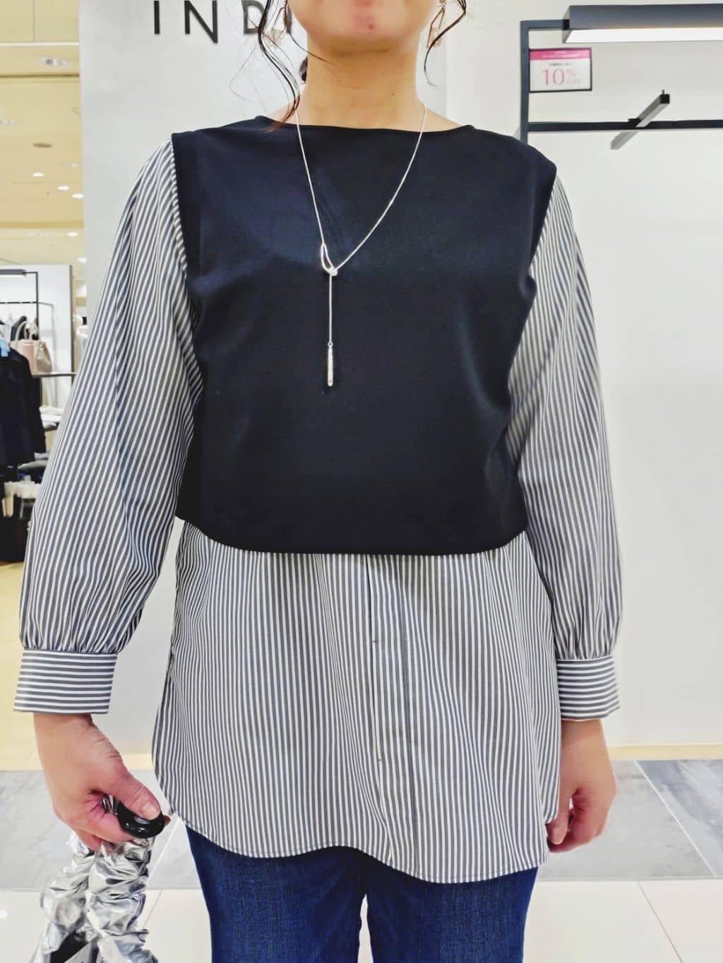 TOMOMIさんの「INDIVI｜【通年活躍！褒められデニム】スキニー デニムパンツ」を使ったコーディネート