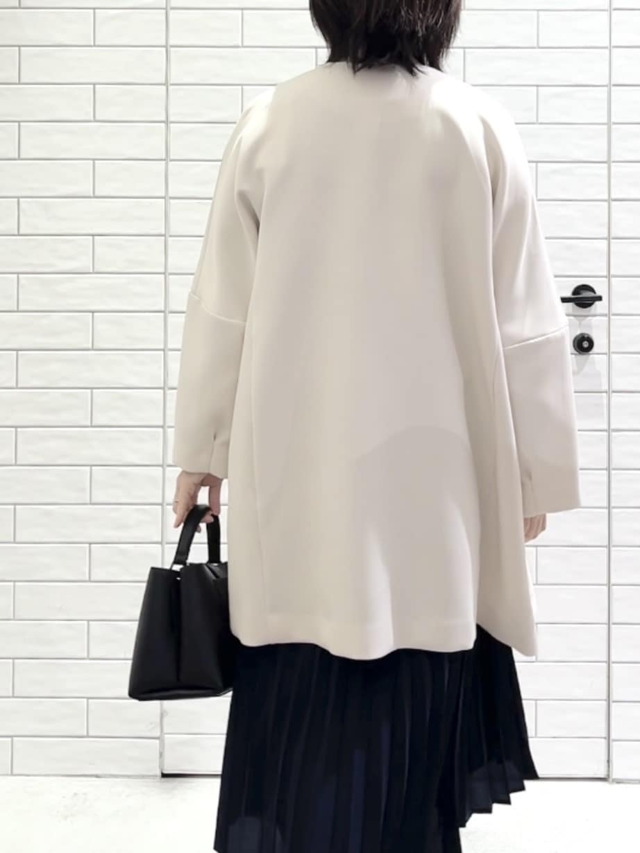 しおりさんの「OPAQUE.CLIP｜フォルムスリーブミドルコート【洗濯機OK】」を使ったコーディネート