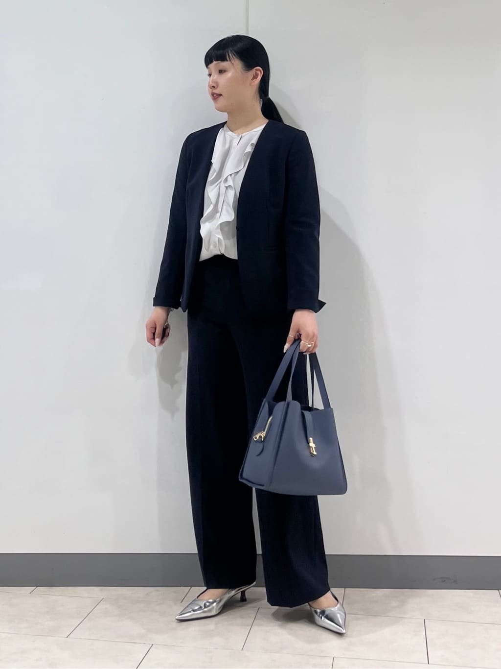 hasuさんの「INDIVI｜【通勤スーツ／洗える】ストレッチカラーレスジャケット」を使ったコーディネート