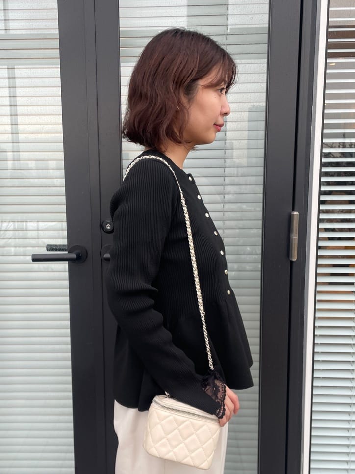 abeさんの「Couture brooch｜【大人かわいい・洗える】ペプラムニットカーディガン」を使ったコーディネート