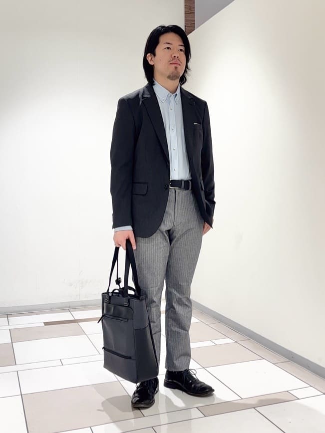 及川さんの「TAKEO KIKUCHI｜【360&deg;ストレッチ／軽量】None Of Stress ライト ジャケット（セットアップ対応）」を使ったコーディネート