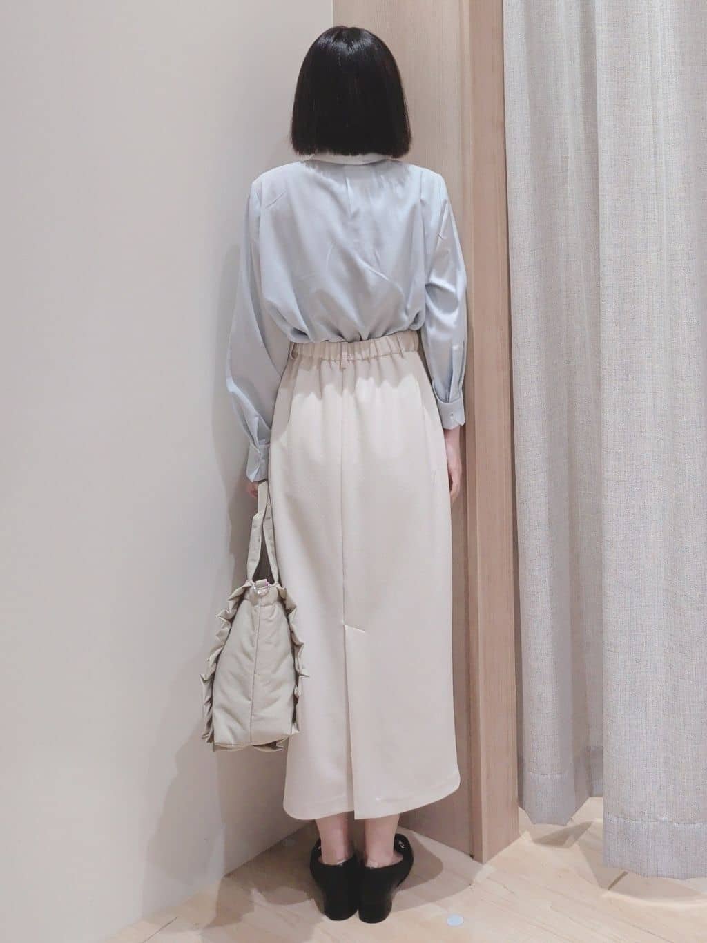 Yuiさんの「grove｜カットツイルタックナロースカート」を使ったコーディネート