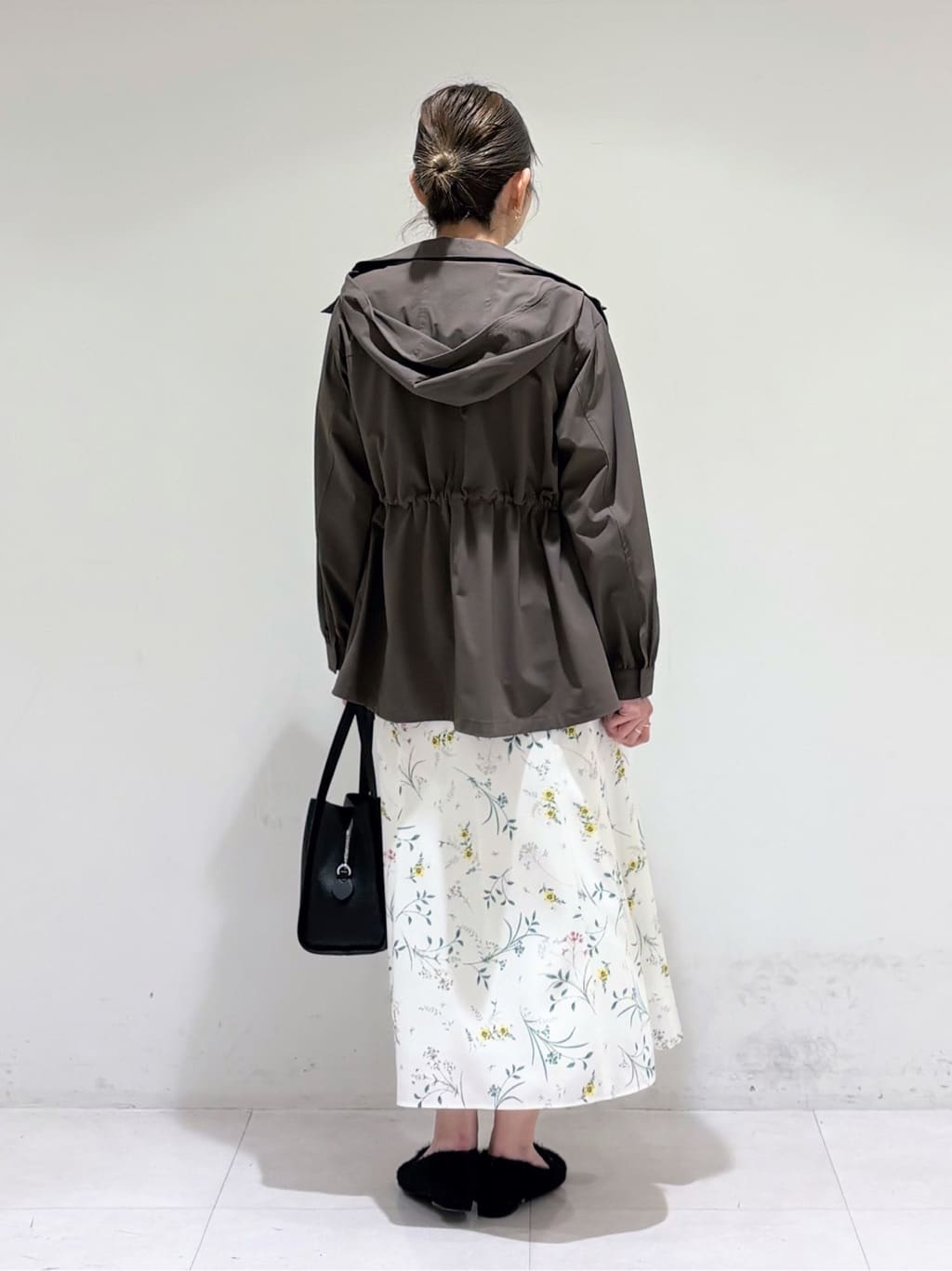 tsuyuさんの「INDIVI｜【合皮／ミドルサイズ】春カラーフォルムバッグ」を使ったコーディネート