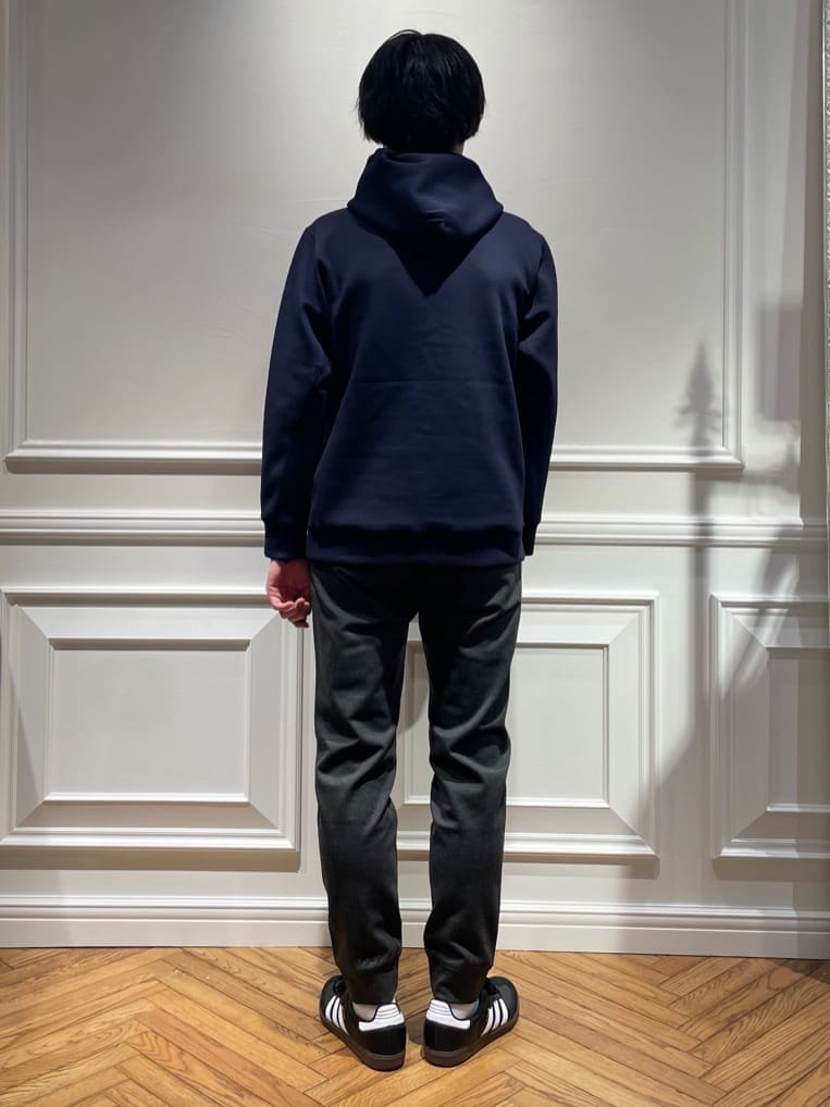橋本さんの「DRESSTERIOR｜ストレッチポンチ フーディ」を使ったコーディネート
