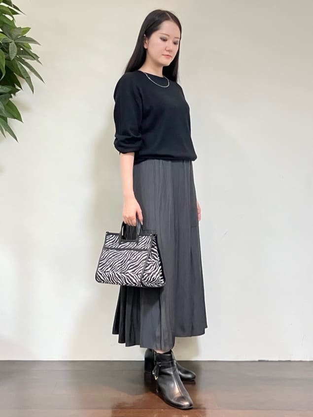 カレンさんの「UNTITLED｜【8色展開／コンパクト丈】レーヨン混 コクーンニット」を使ったコーディネート