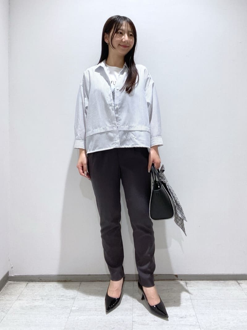 meiさんの「INDIVI｜【接触冷感／洗える／2WAY】ドロスト付 シアーシャンブレーシャツ」を使ったコーディネート