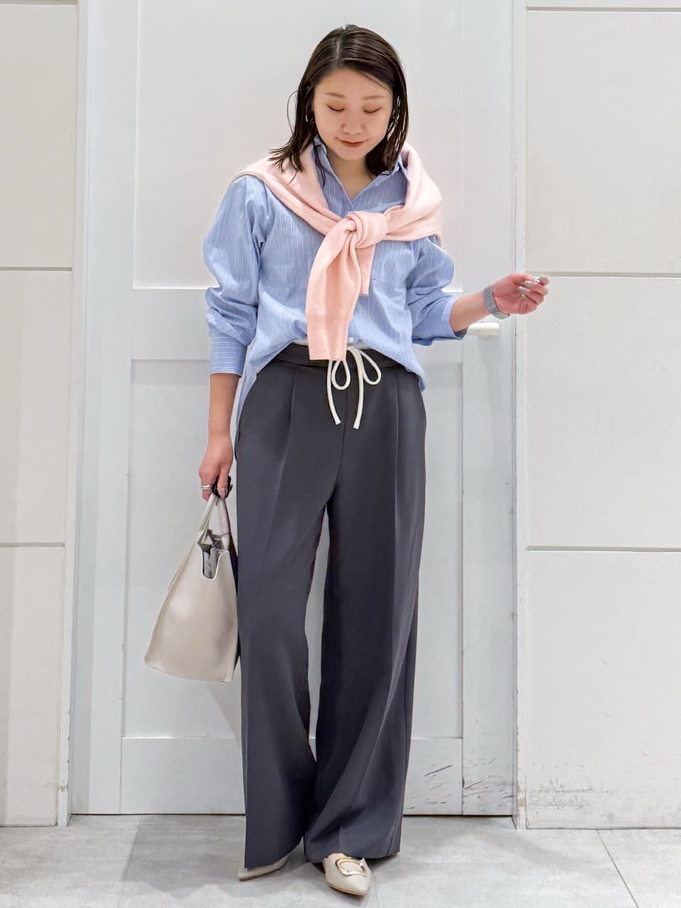 yuka.aさんの「OPAQUE.CLIP｜サテンレイヤード風ワイドパンツ【洗濯機OK】」を使ったコーディネート